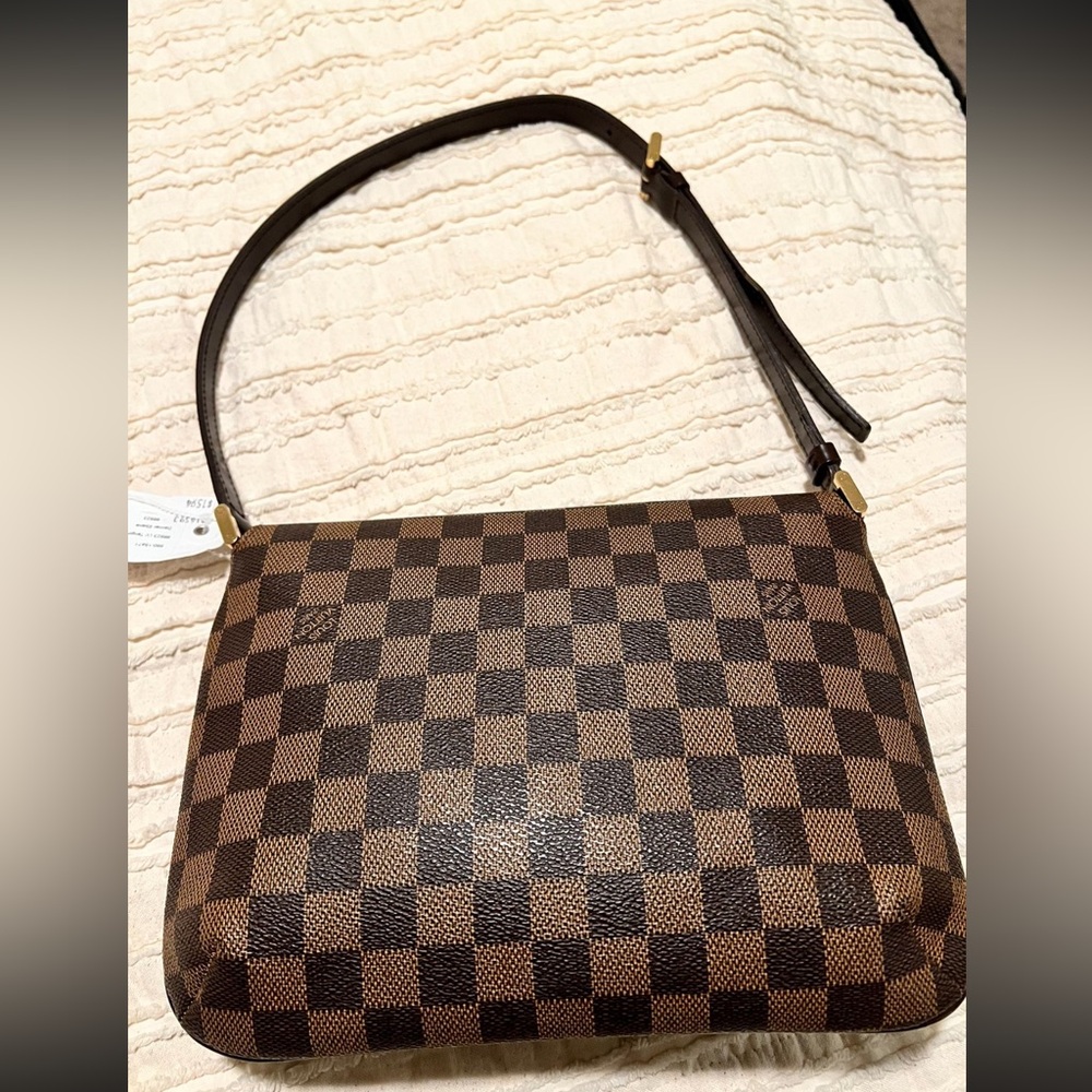 Louis Vuitton Musette Tango - Picture 6 of 11